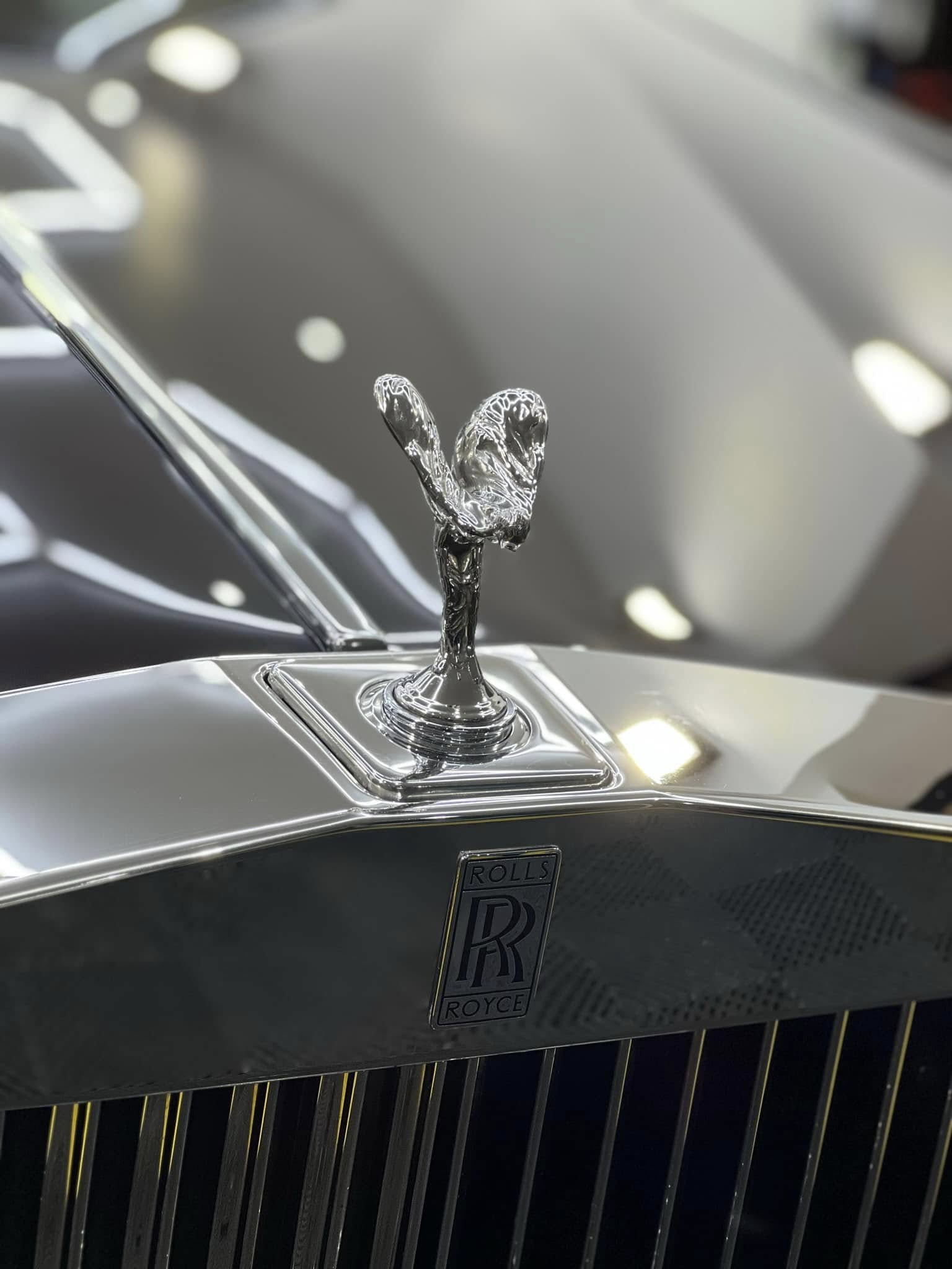 Close-up of a Rolls-Royce Spirit of Ecstasy hood ornament
